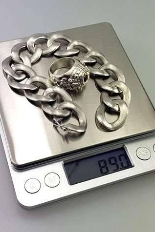 silver-jewelry-scale