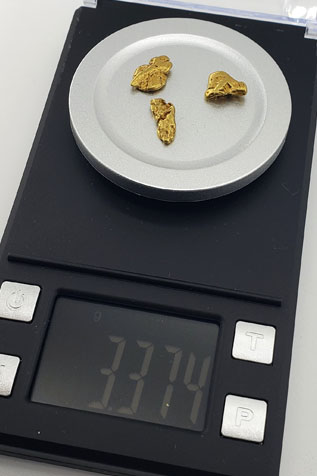 weighing-gold-nuggets